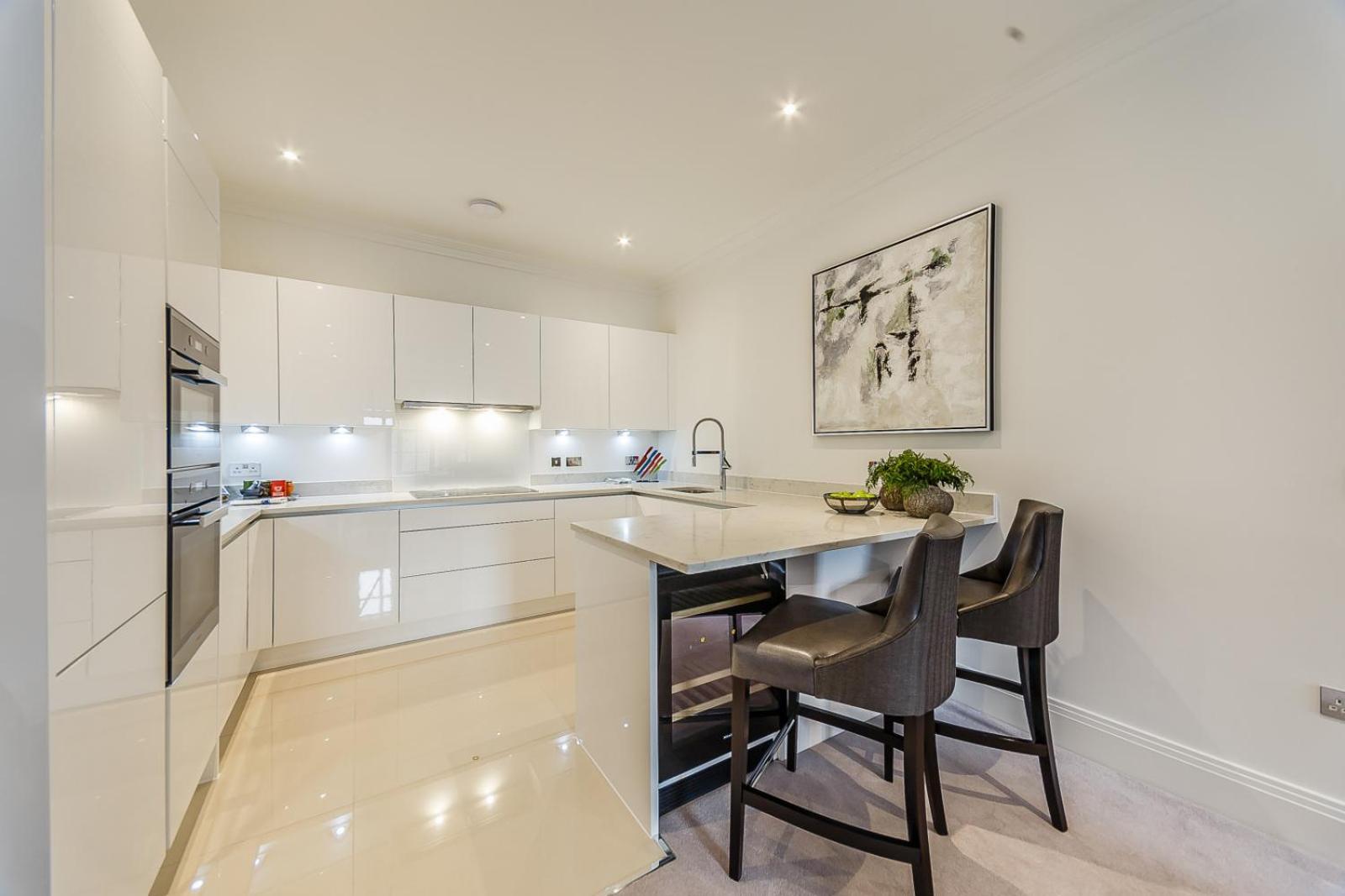 Palace Wharf Apartment
